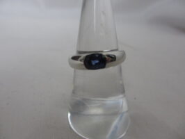 プラチナリング Pt900 サファイア1.05ct 鑑別書無し