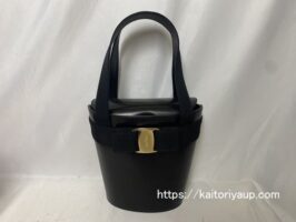 サルヴァトーレ・フェラガモ[Salvatore Ferragamo]ヴァラ カーフバッグ