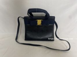 サルヴァトーレ・フェラガモ[Salvatore Ferragamo]ヴァラ カーフバッグ