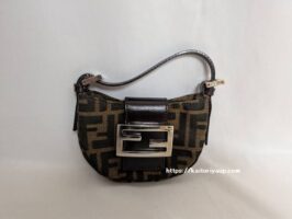フェンディ[FENDI]ズッカ ミニクロワッサン